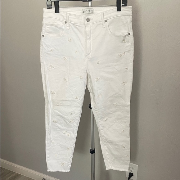 Abercrombie & Fitch White Cropped Jeans with Flower Embroidery - Picture 2 of 7